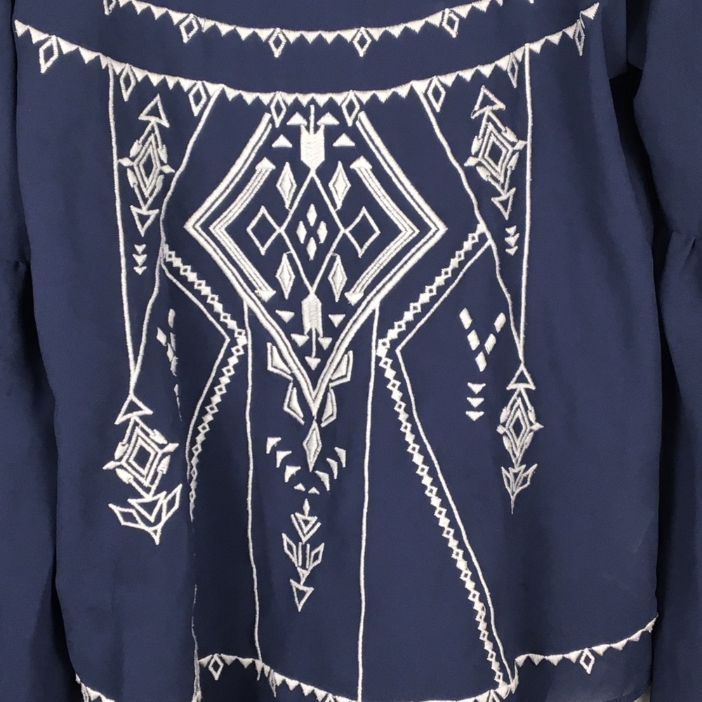 Blu Pepper Blouse. - Picture 4 of 8